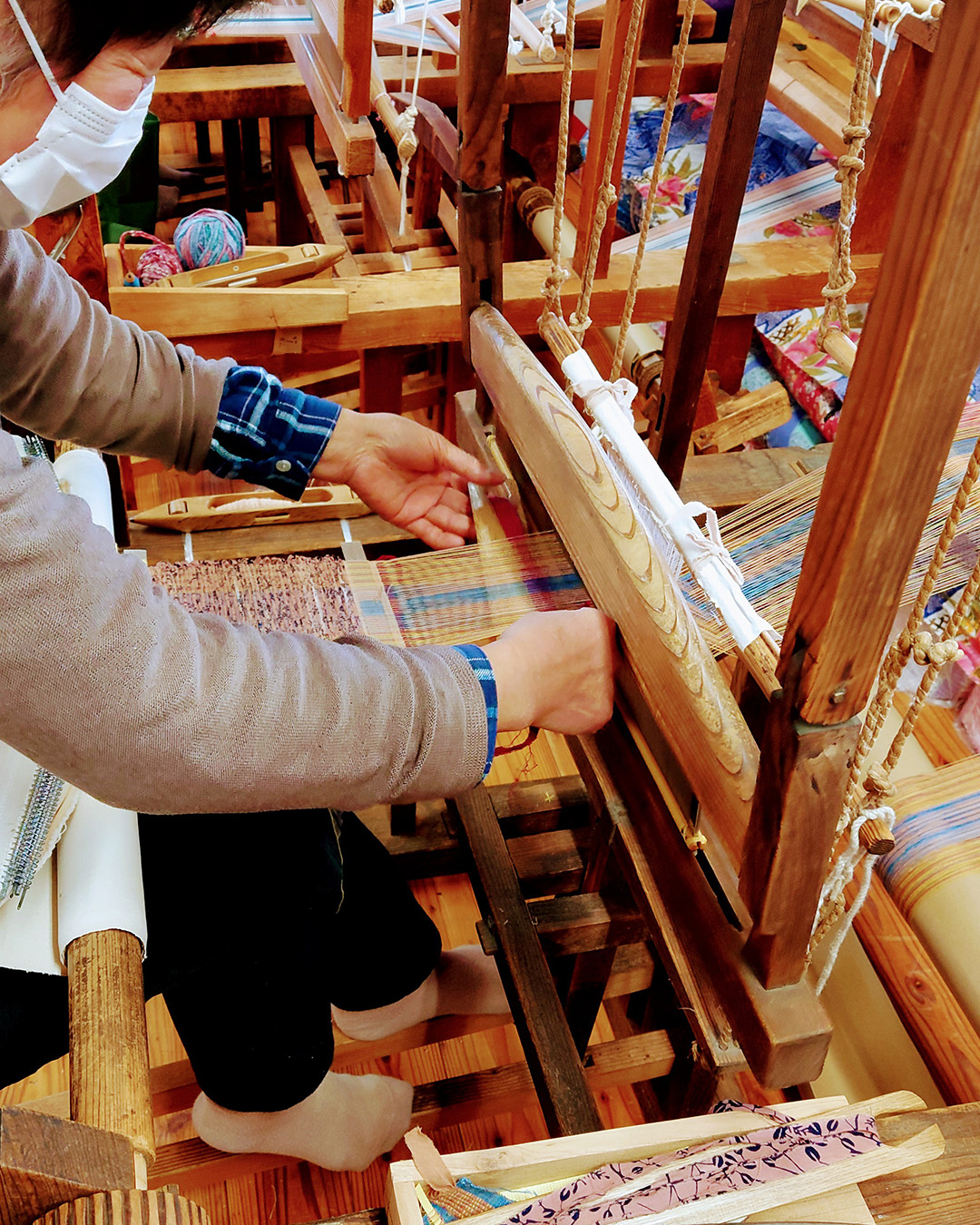 さき織りの制作風景